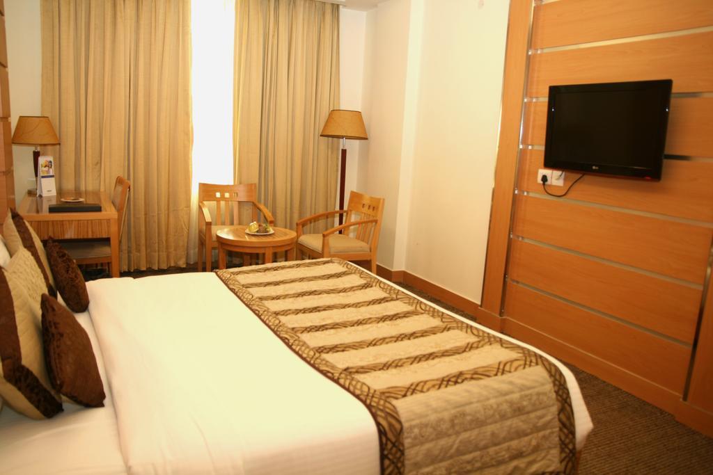 Hotel Saffron Kiran Noida Exterior foto