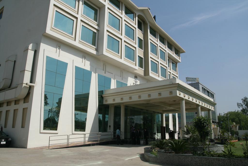 Hotel Saffron Kiran Noida Exterior foto