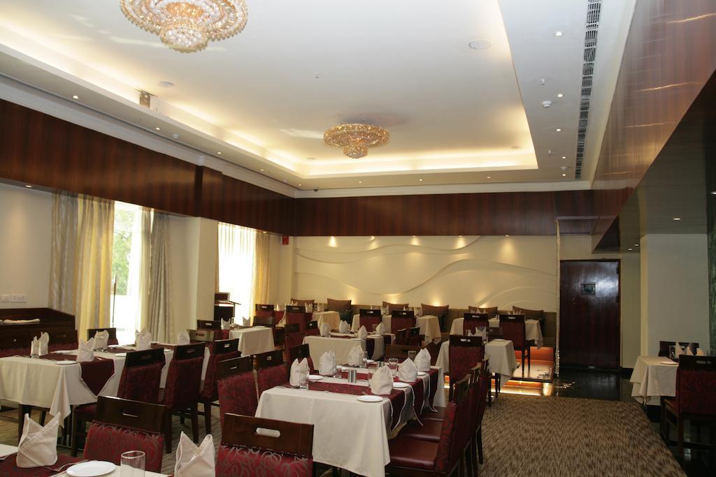 Hotel Saffron Kiran Noida Exterior foto