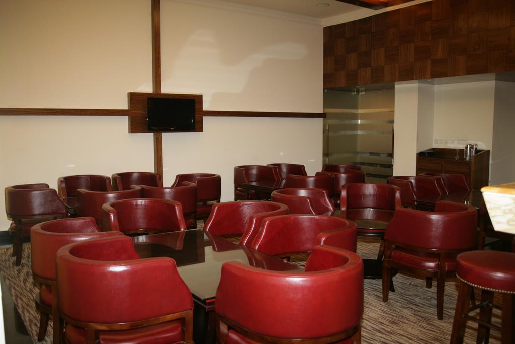 Hotel Saffron Kiran Noida Exterior foto